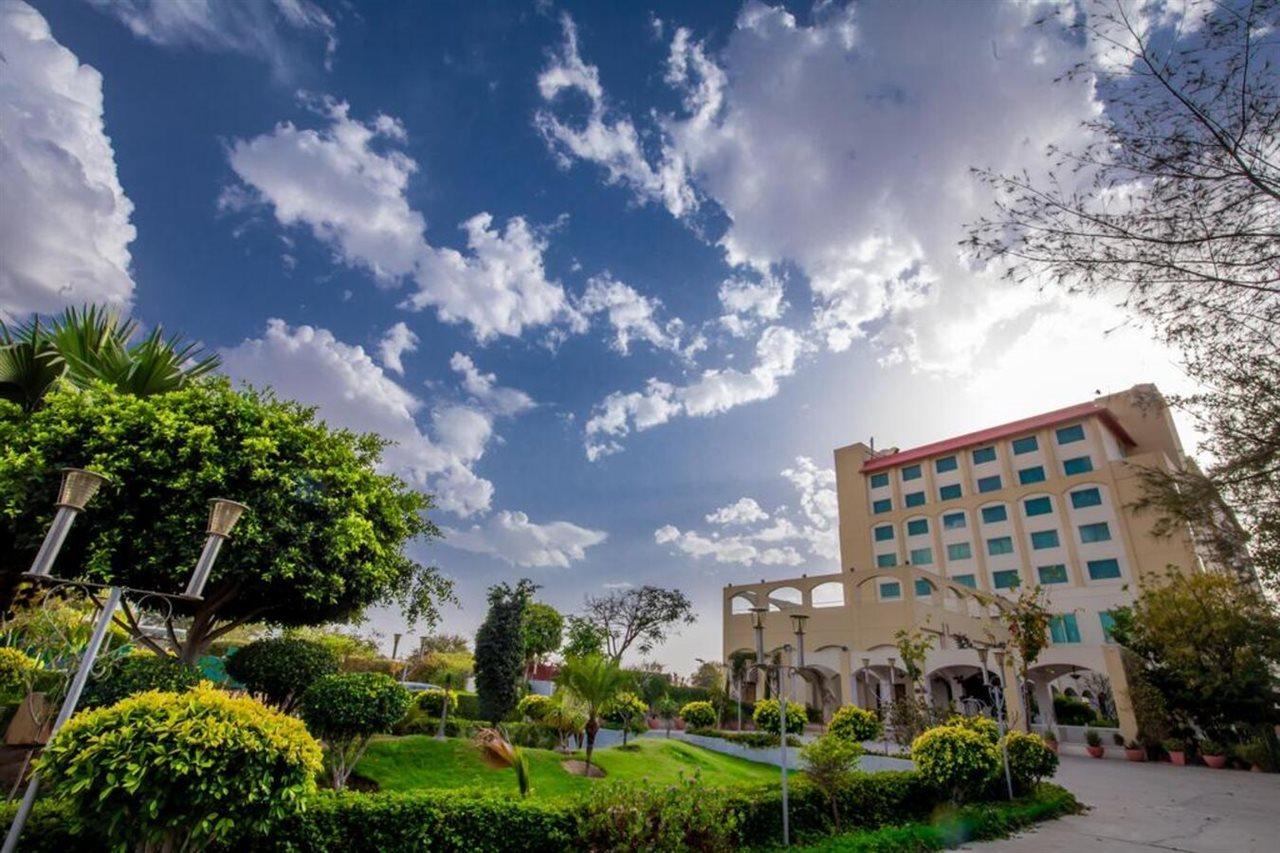 فندق Ramada By Wyndham Jaipur Jaisinghpura المظهر الخارجي الصورة