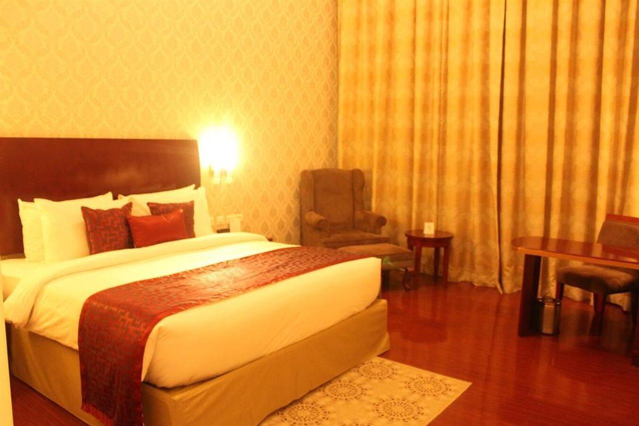 فندق Ramada By Wyndham Jaipur Jaisinghpura المظهر الخارجي الصورة