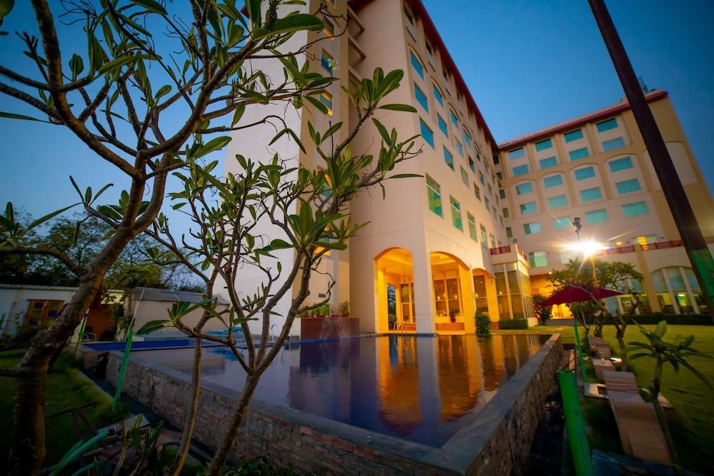 فندق Ramada By Wyndham Jaipur Jaisinghpura المظهر الخارجي الصورة