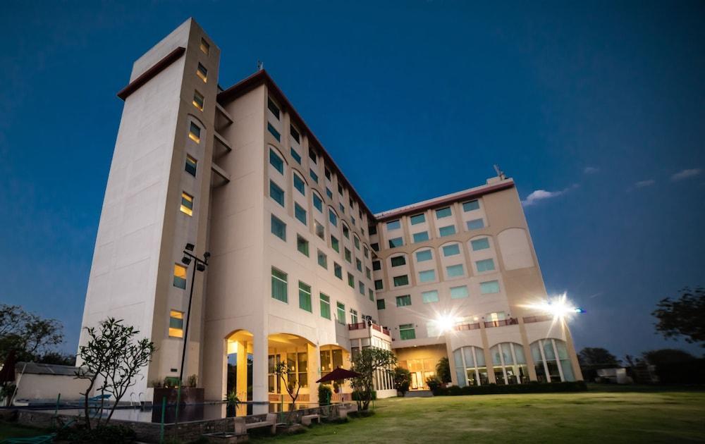 فندق Ramada By Wyndham Jaipur Jaisinghpura المظهر الخارجي الصورة