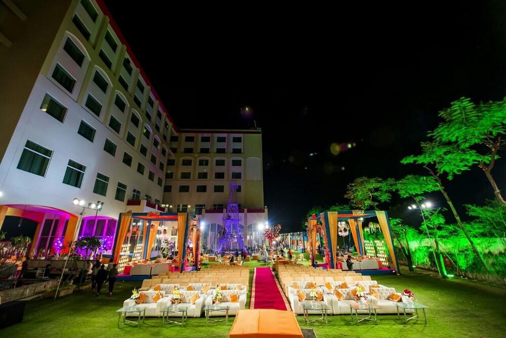 فندق Ramada By Wyndham Jaipur Jaisinghpura المظهر الخارجي الصورة