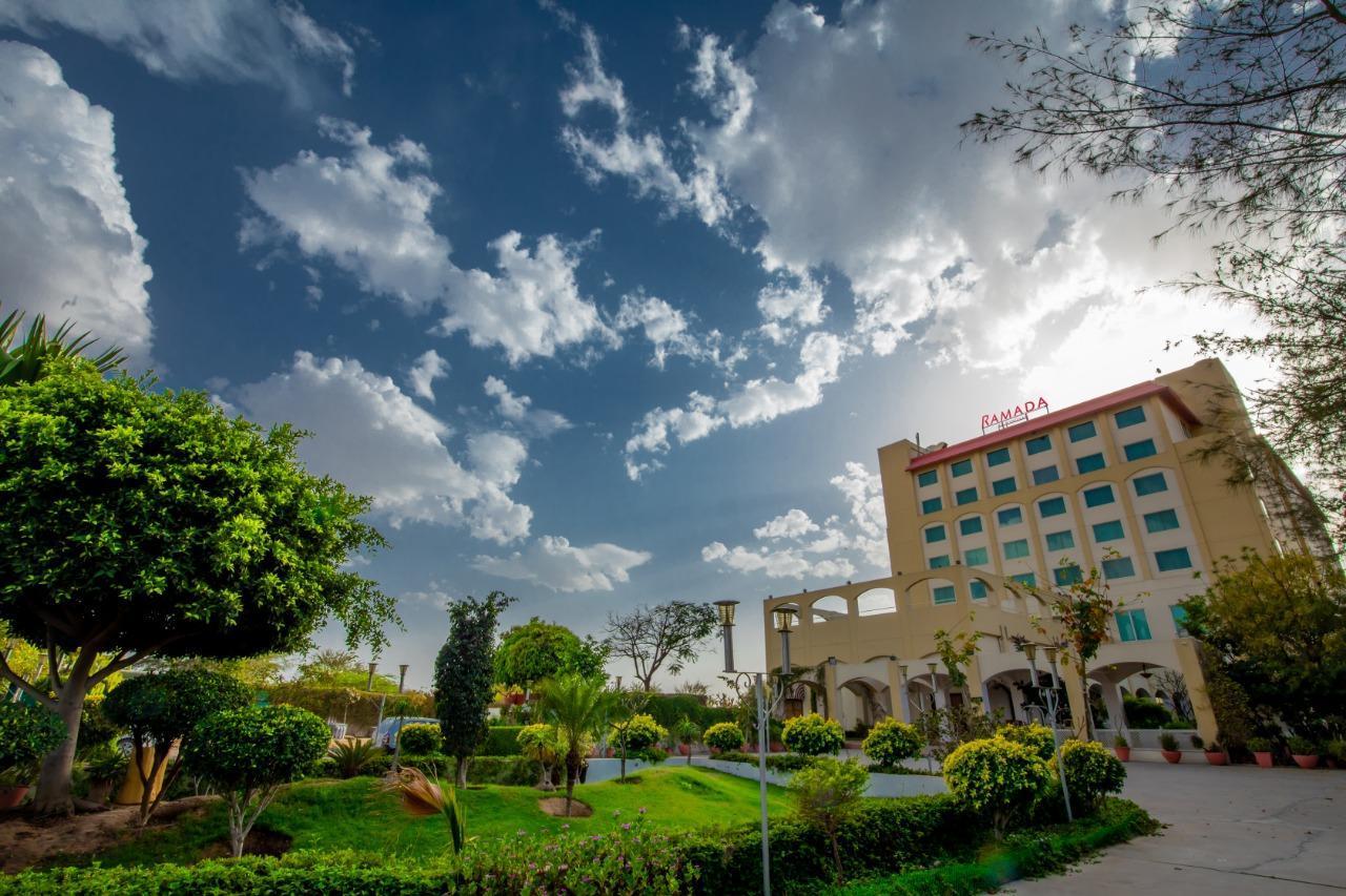 فندق Ramada By Wyndham Jaipur Jaisinghpura المظهر الخارجي الصورة