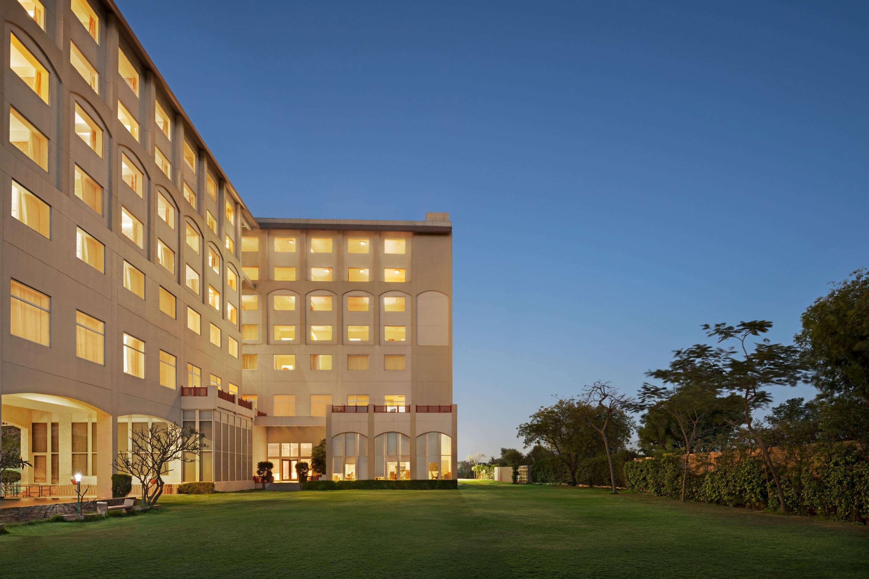 فندق Ramada By Wyndham Jaipur Jaisinghpura المظهر الخارجي الصورة