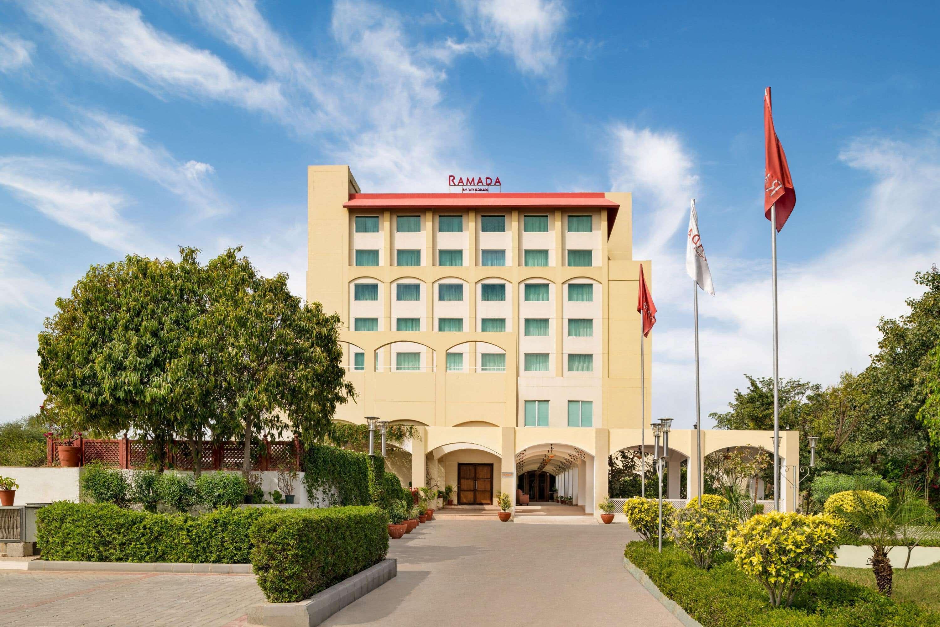 فندق Ramada By Wyndham Jaipur Jaisinghpura المظهر الخارجي الصورة