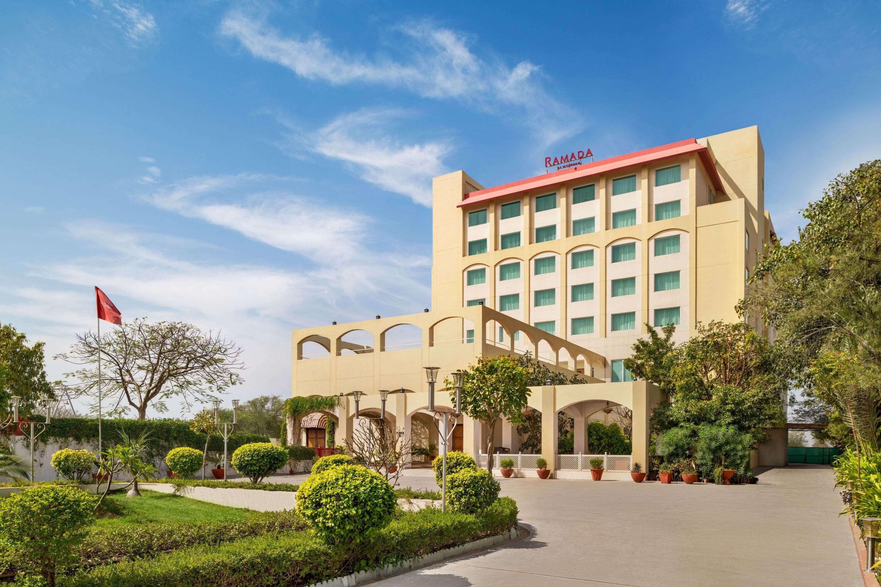 فندق Ramada By Wyndham Jaipur Jaisinghpura المظهر الخارجي الصورة