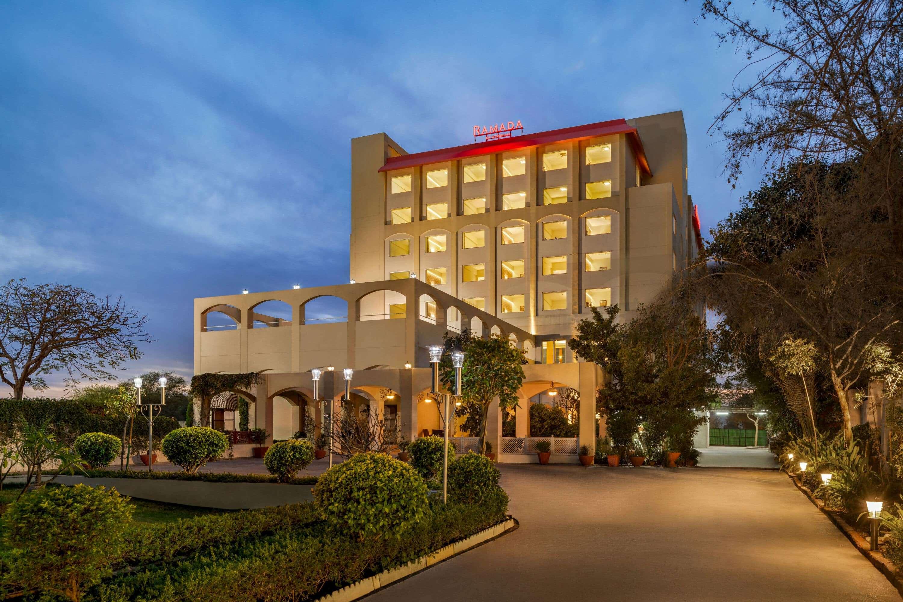 فندق Ramada By Wyndham Jaipur Jaisinghpura المظهر الخارجي الصورة