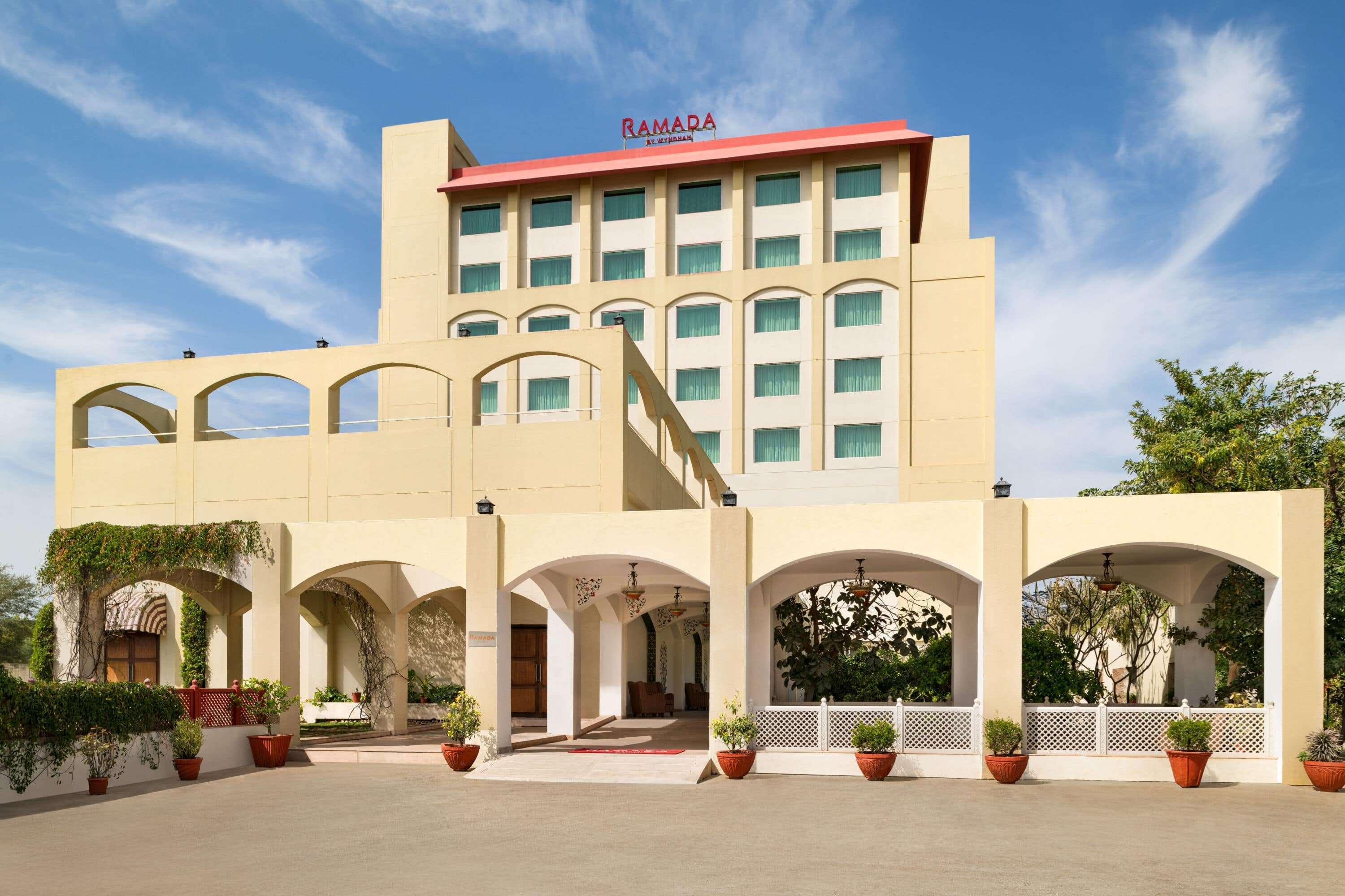 فندق Ramada By Wyndham Jaipur Jaisinghpura المظهر الخارجي الصورة