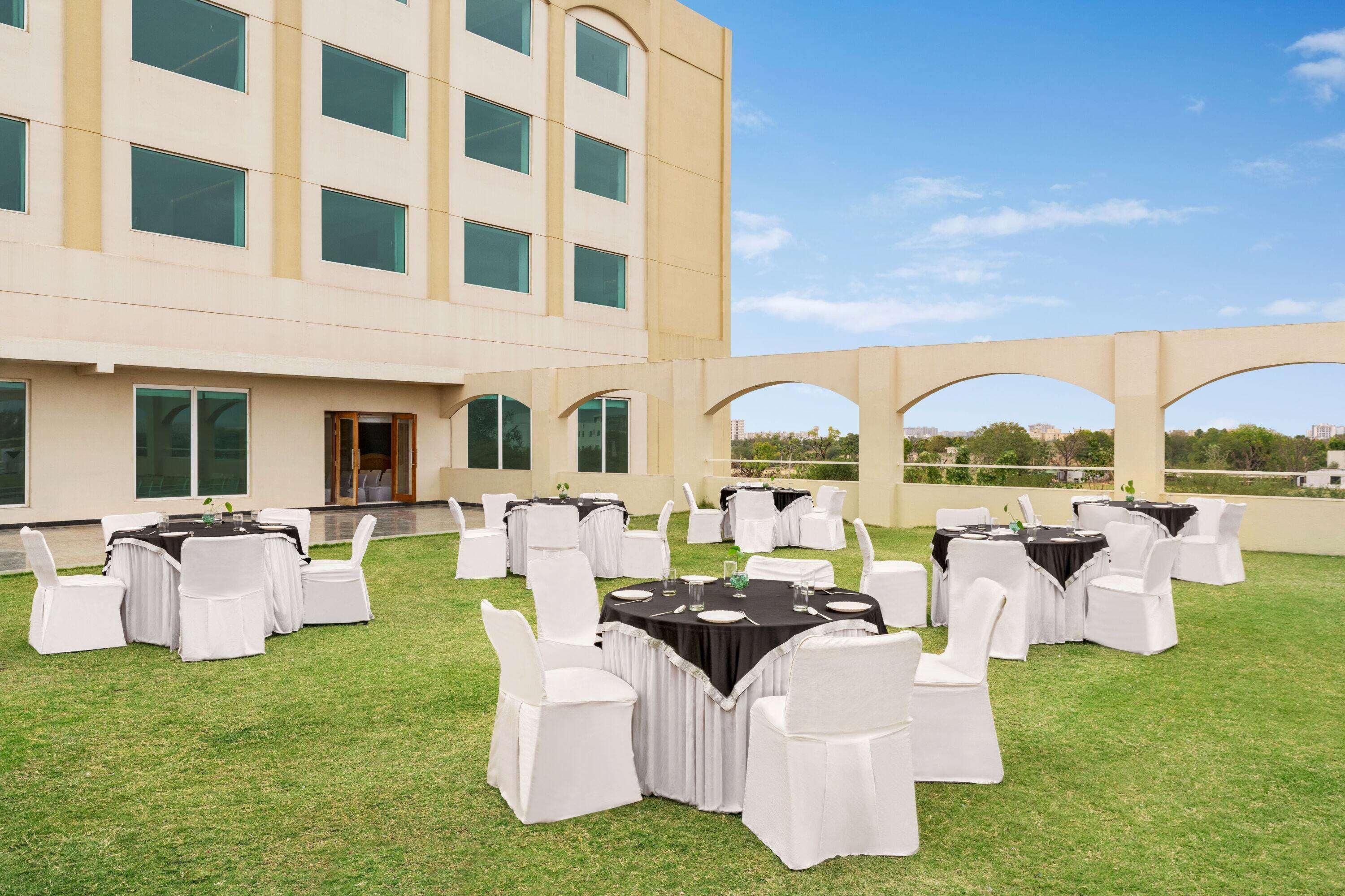 فندق Ramada By Wyndham Jaipur Jaisinghpura المظهر الخارجي الصورة
