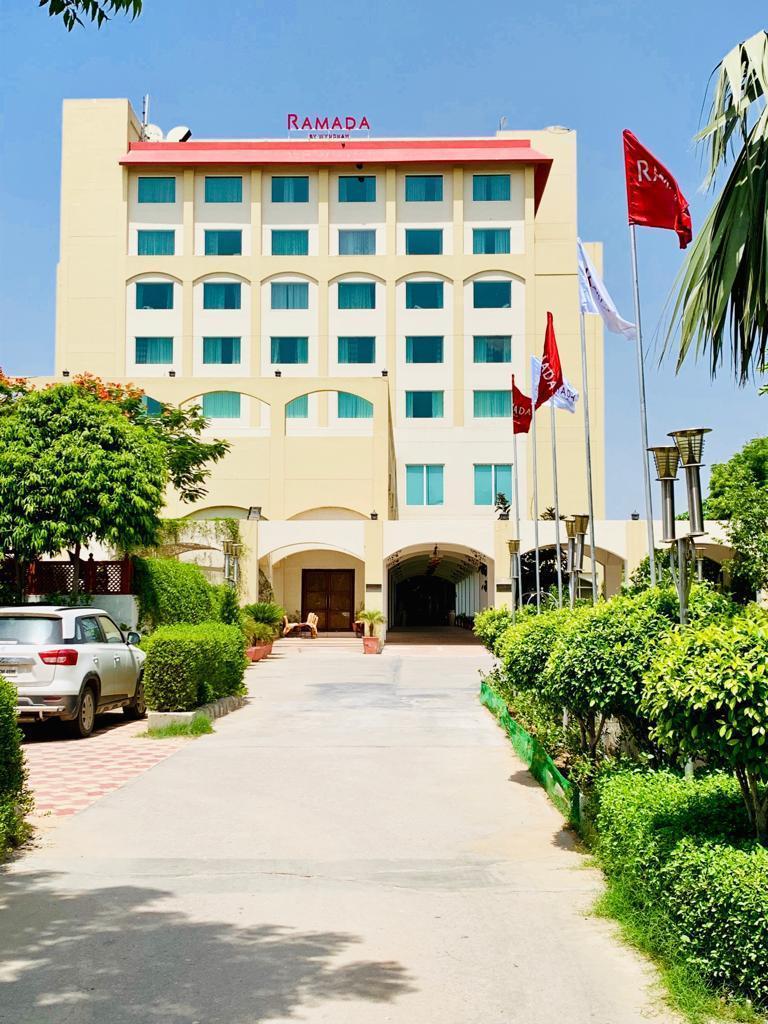فندق Ramada By Wyndham Jaipur Jaisinghpura المظهر الخارجي الصورة