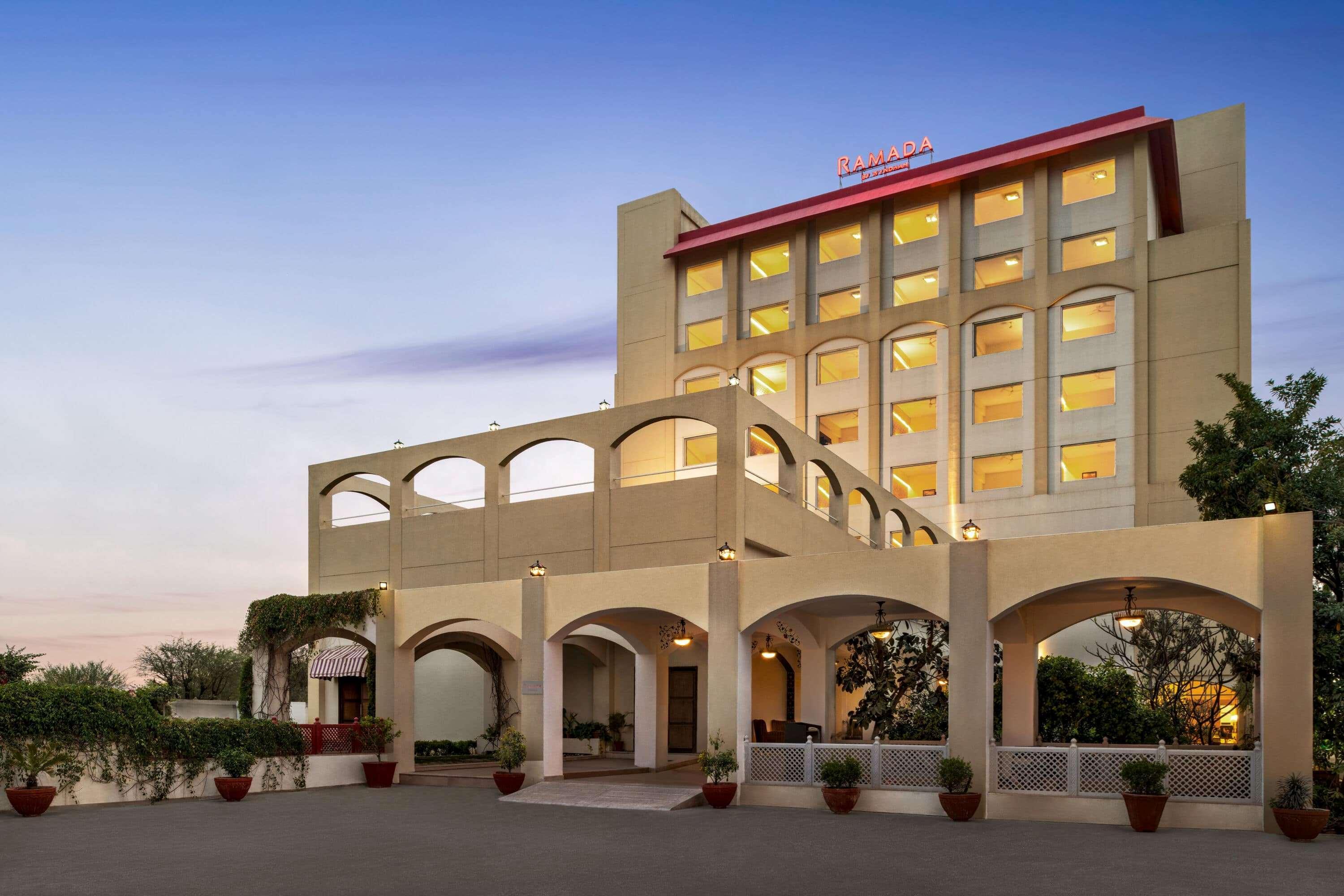 فندق Ramada By Wyndham Jaipur Jaisinghpura المظهر الخارجي الصورة